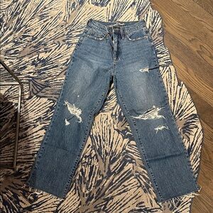 Universal thread size 2/26 ripped jeans